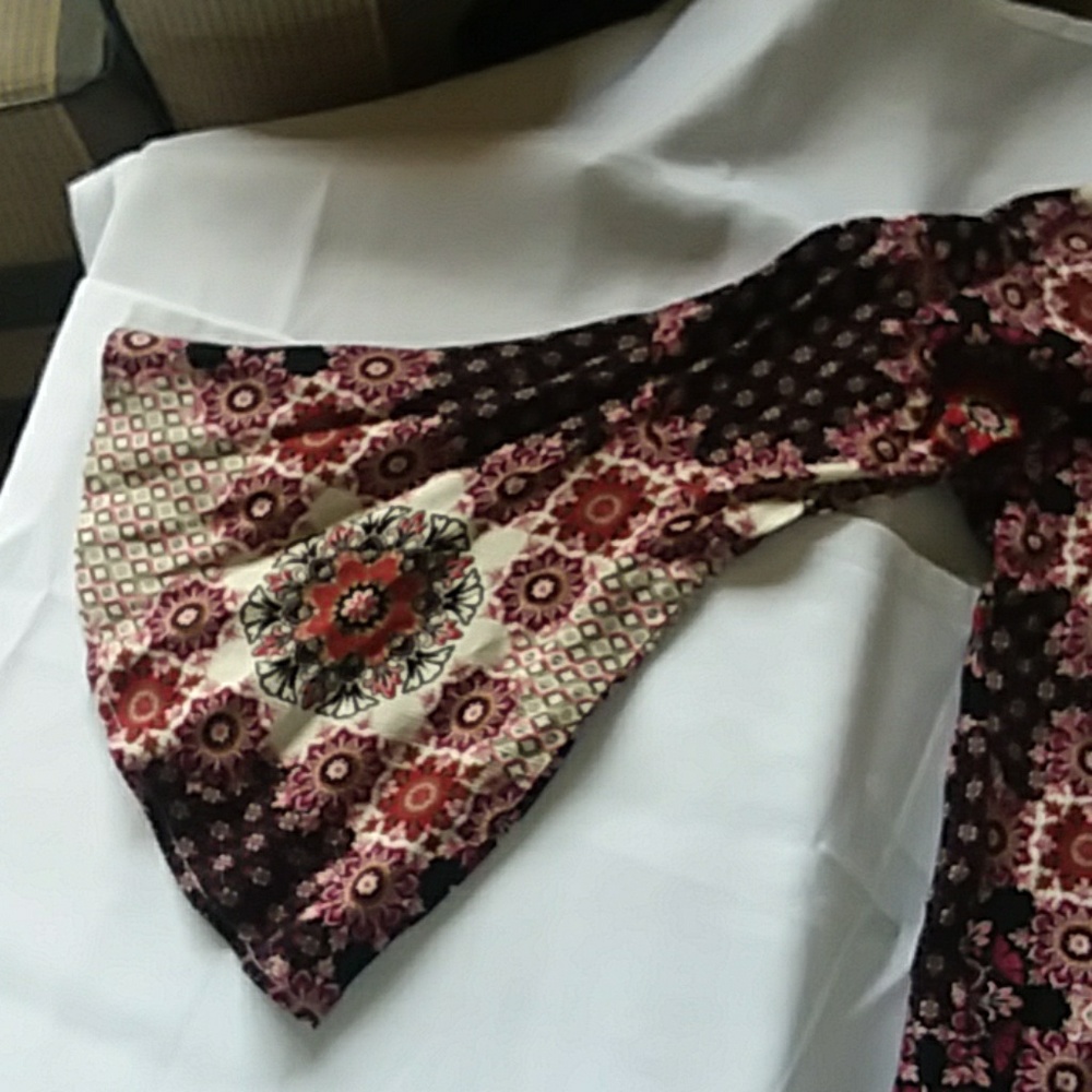 Mandala pattern top. - Picture 2 of 3